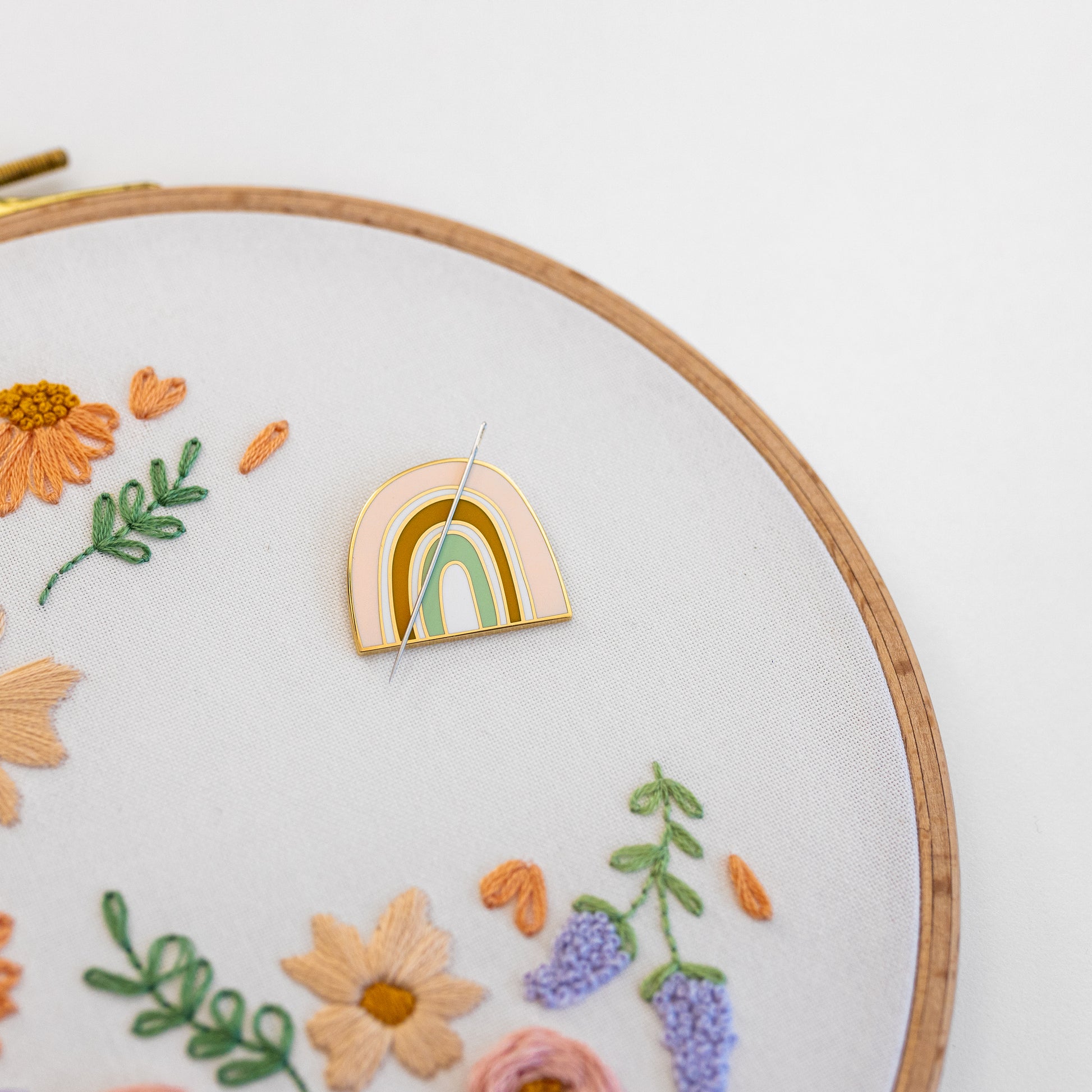 Rainbow Magnetic Needle Minder - Clever Poppy