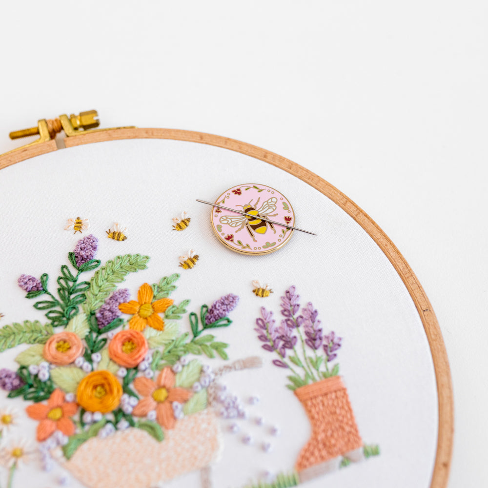 Bees & Blossoms Magnetic Needle Minder